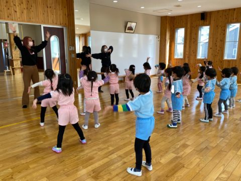 ダンス 年少組 学校法人須賀学園 杉の子育英幼稚園