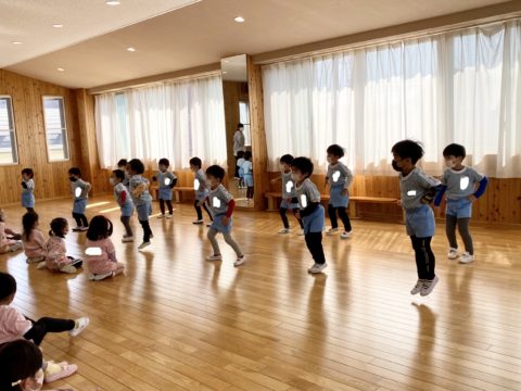 ダンス 年少組 学校法人須賀学園 杉の子育英幼稚園