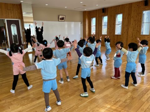 ダンス 年少組 学校法人須賀学園 杉の子育英幼稚園